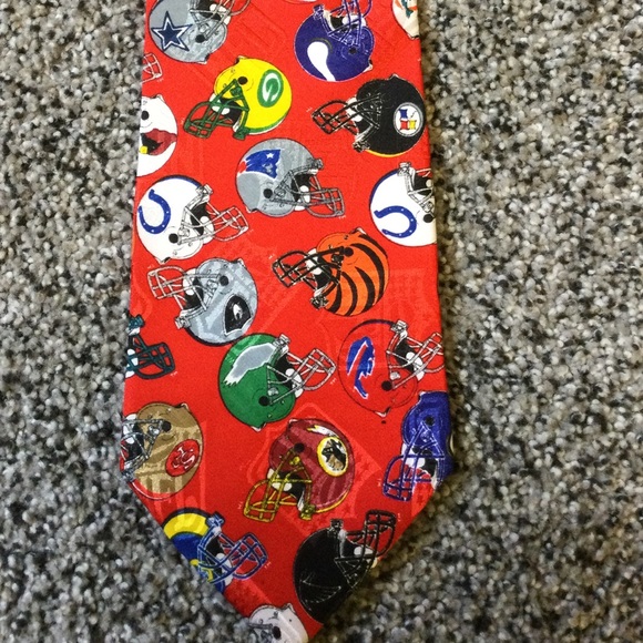 NFL Other - Vintage NFL red helmet necktie
